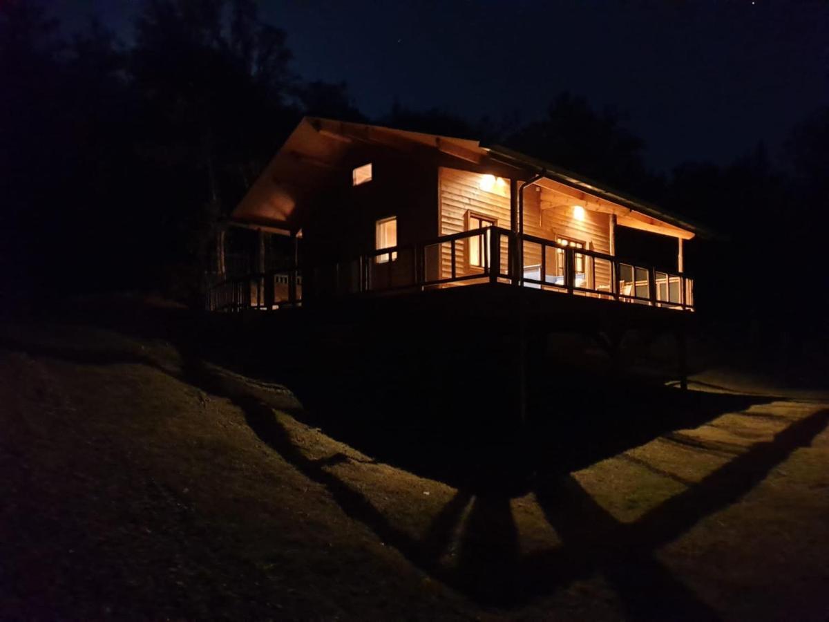 Rustic Cabin In The Woods/Cabana En El Bosque Amer المظهر الخارجي الصورة